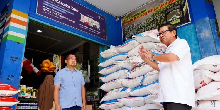 Masuki Musim Tanam, Direksi Petrokimia Gresik Blusukan ke Distributor dan Kios Cek Kesiapan Stok Pupuk