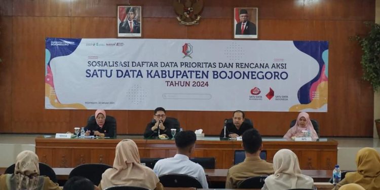 Hadiri Pembinaan Motivasi Bagi Pendidik, Pj Bupati Bojonegoro Berpesan Para GTT PTT dan GTY Harus Bekerja Lebih Baik