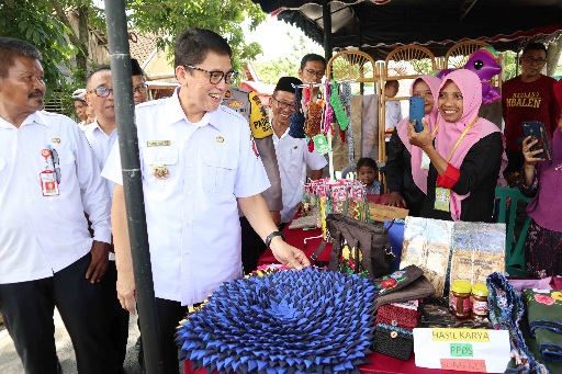 473 Orang Tua Hebat Di Wisuda Dari SOTH Kecamatan Bungah