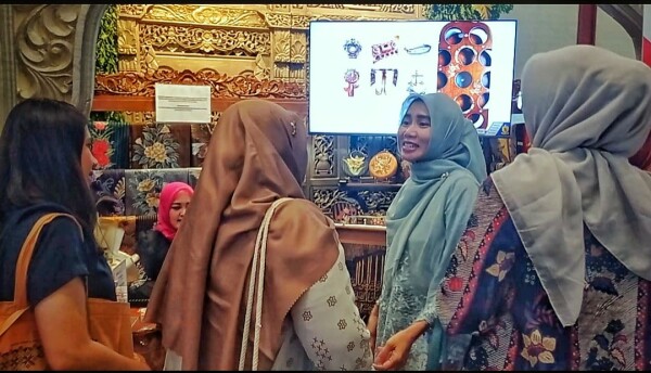 Jangkau Konsumen Lebih Luas, Dekranasda Bojonegoro Manfaatkan Teknologi Digital di Pameran Tingkat Nasional