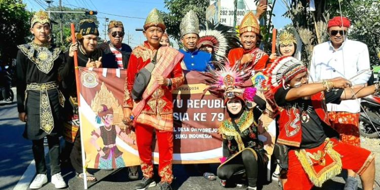 Ribuan Warga Desa Driyorejo Ikut Pawai Budaya, Karnaval Pakaian Adat Nusantara