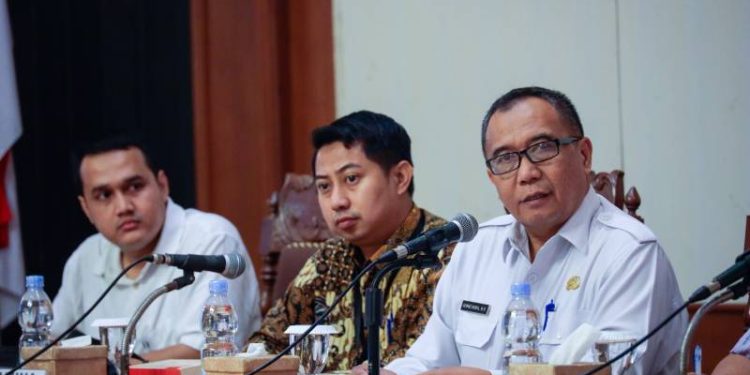 Pemdes Pongangan Gresik Gelar Bakti Sosial Pemeriksaan Mata Berhadiah Kacamata Gratis