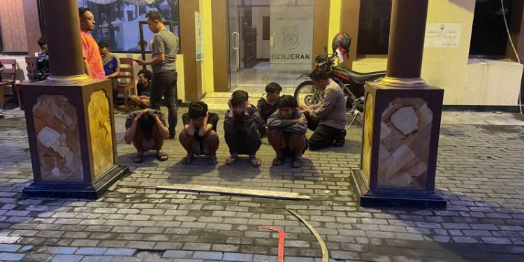 Tim Respon Cepat Polrestabes Surabaya Amankan Enam Kelompok Gengster ‘Tim Spontan’