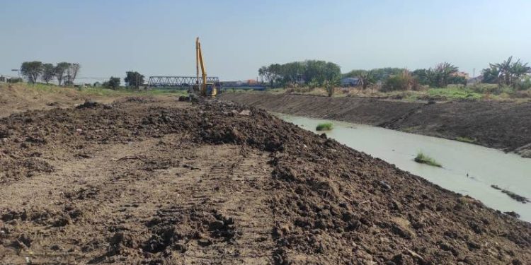 Upaya Pengendalian Banjir Kali Lamong, Dinas PUTR Gresik Terus Lakukan Normalisasi