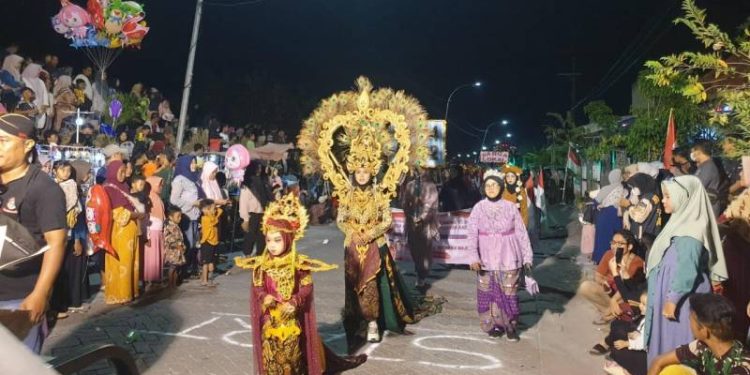 Ribuan Warga Bulangan Ikuti Karnaval, Dari Ogoh-ogoh hingga Replika Warung Kopi Ada