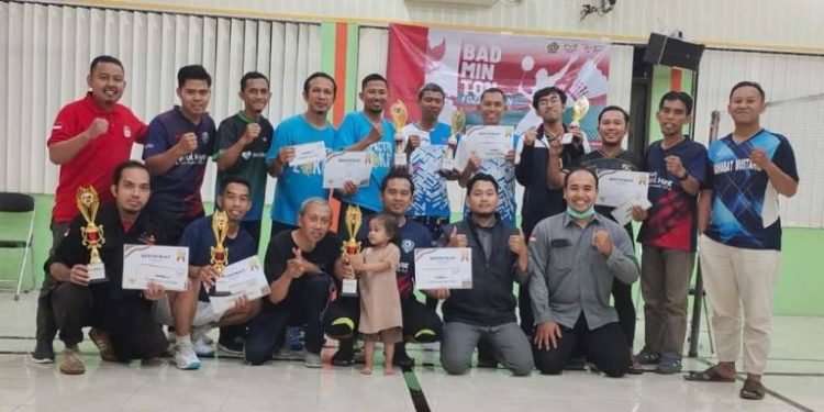 Pererat Silaturahim, FOZDA Kabupaten Gresik Gelar Turnamen Badminton di Kemenag Gresik