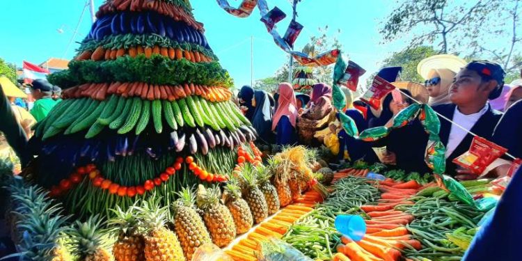 Hasil Panen Melimpah, Pemdes Padeg di Gresik Gelar Sedekah Bumi Wujud Rasa Syukur