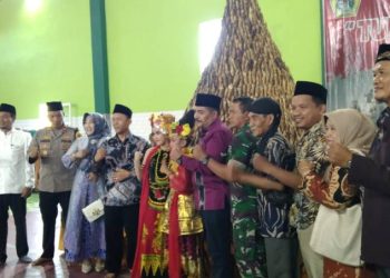 2500 Ekor Ikan Bandeng, Warnai Tumpeng Raksasa Sedekah Bumi Pemdes Tambak Beras 
