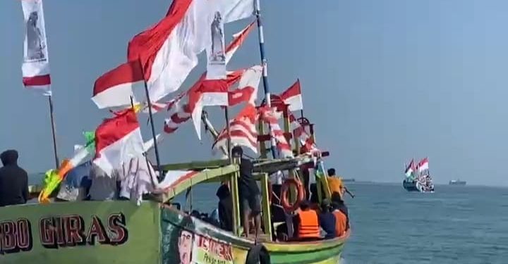 Agar Makin Ciamik dan Menarik Pemdes Dalegan Tambah Fasilitas Untuk Wisata Pantai Pasir Putih
