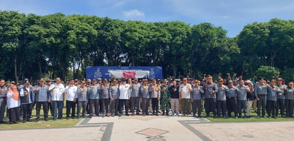 Siap Sukseskan Pilkada Serentak 2024, Satlinmas se-Jatim Ikuti Apel Siaga di Alun-alun Bojonegoro