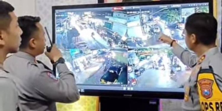 Tak Perlu Khawatir, Kapolres Gresik dan Personel Siap Siaga Pantau Pemudik
