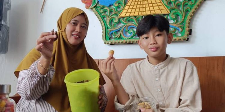 Tidak Hanya di Kampung nelayan Kerupuk Terung dan Teripang di Bojonegoro Jadi Suguhan Khas Lebaran 