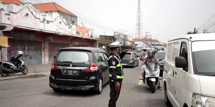 Satlantas Polres Gresik Patroli Jalur Blackspot dan Troublespot Pastikan Pengendara Aman dan Nyaman