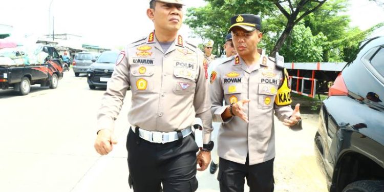 Kapolres Gresik Sampaikan Duka Mendalam Untuk Korban Laka Maut di Jalan Raya Duduksampeyan