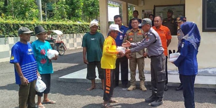 Hari Jadi Instansi, Satpol PP Bojonegoro Gelar Donor Darah dan Baksos