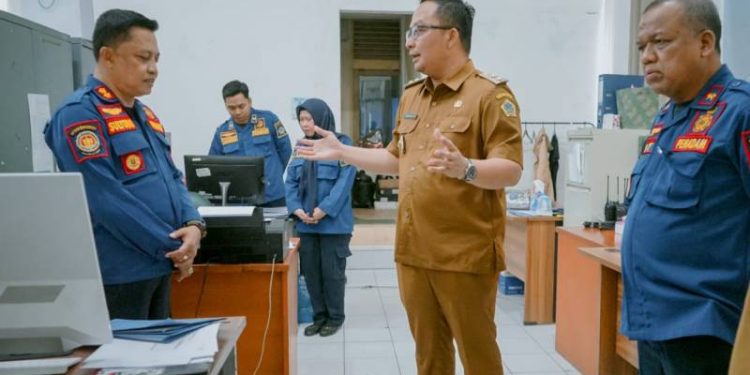 Datangi Damkar,  Wabup Alif Dorong Optimalisasi Layanan Penyelamatan dan Respons Kebencanaan