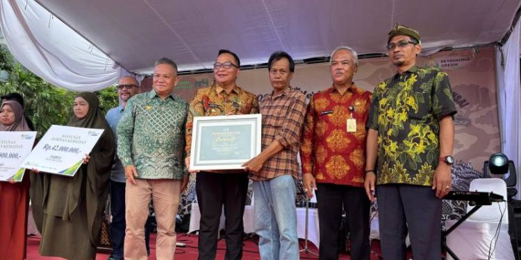 Berjasa Kembangkan Bonsai, Desa Petung Panceng Dinobatkan Jadi Desa Bonsai