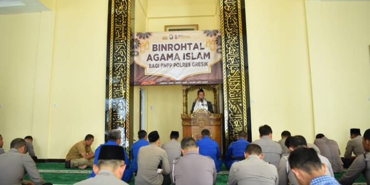 Jelang Raya Idul Adha 1466 H, Polres Gresik Gelar Kegiatan Binrohtal di Masjid Al-Aziz