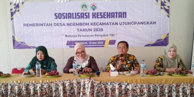 Peduli Kesehatan Masyarakat, dr. Shinta Istri Plt Bupati Gresik Berikan Resep Hidup Sehat di Desa Ngemboh