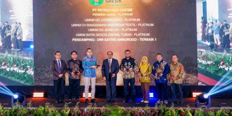 Wujud Nyata Pembinaan UMKM, Petrokimia Gresik Dinobatkan Sebagai “The Most Committed Corporate” Dalam Bina Mitra UMKM Award 2025