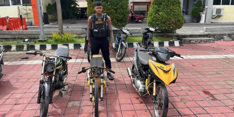 Patroli Raimas Kalamunyeng Polres Gresik Amankan Tiga Motor Balap Liar di Cerme