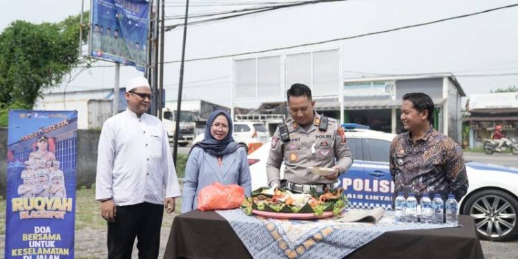 Tekan Angka Kecelakaan Lalu Lintas, Satlantas Polres Gresik Gelar Ruqyah dan Doa Bersama di Jalur Blackspot