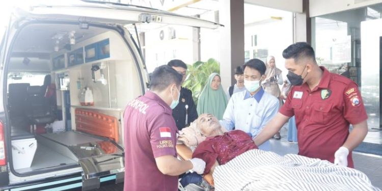 Wujud Nyata Kepedulian, Warga Gresik Manfaatkan Ambulan Gratis Polres Gresik