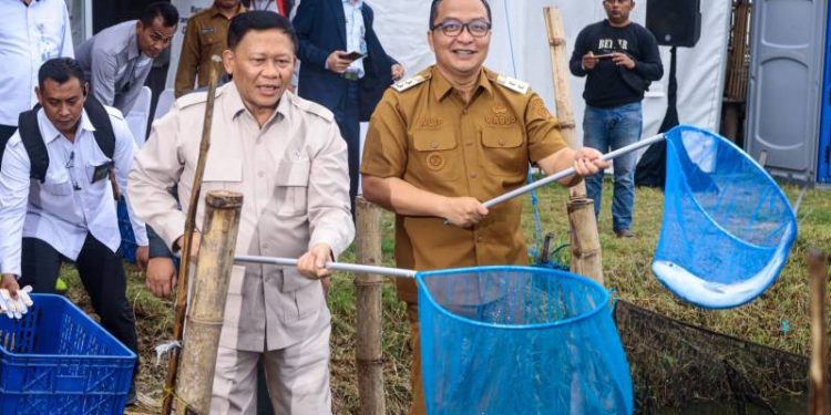 Pemkab Gresik Dukung Percepatan Penguatan Ekonomi Pesisir, Wamen KKP Tinjau Pembentukan Koperasi Merah Putih