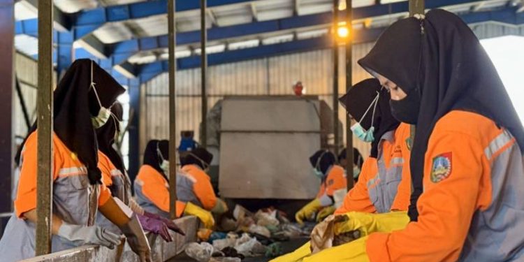 Perdana, Pemkab Jombang Pasok 10 Ton Bahan Bakar dari Sampah ke SIG Pabrik Tuban