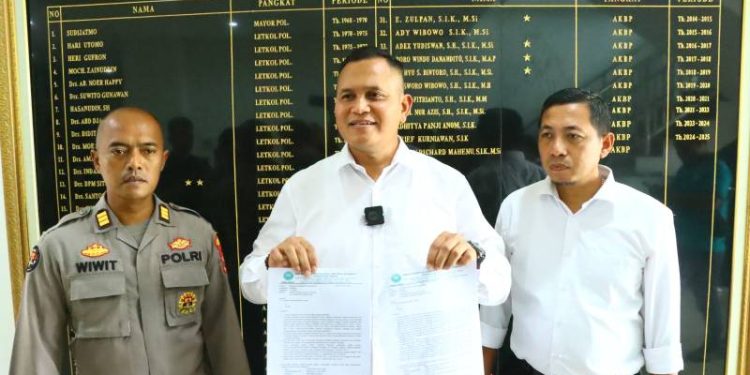 Kedapatan Nyabu, Polres Gresik Serahkan Dua Warga Bawean untuk Direhab di BNNK