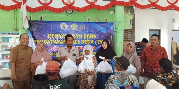 Pemdes Raci Kulon Sidayu Salurkan Ratusan Paket Sembako untuk Warga Senilai Puluhan Juta Rupiah
