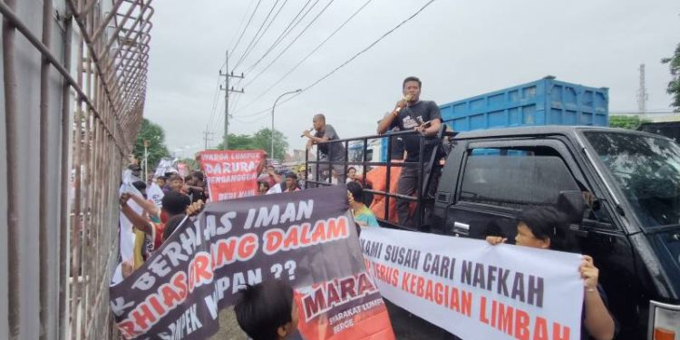 Ratusan Warga Lumpur Geruduk PT Petro Oxo, Tuntut Transparansi Rekrutmen Pekerja