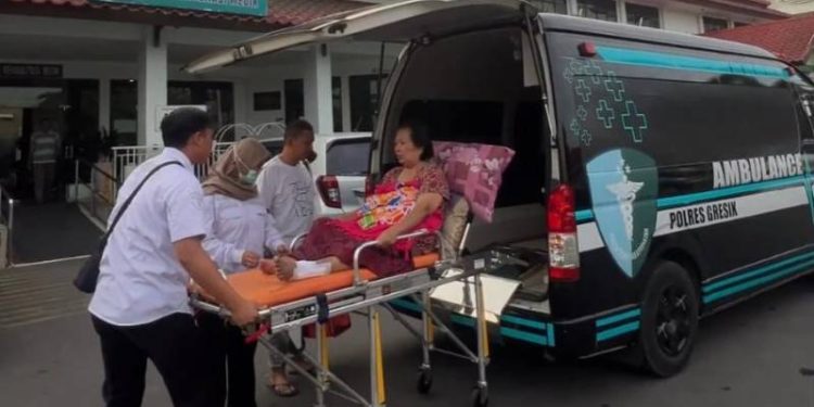 Polres Gresik Jemput Bola Antar Warga ke Rumah Sakit, Wujud Nyata Kepedulian Polri