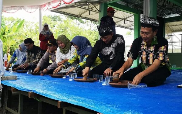 Ngulek Rujak Bareng Meriahkan Acara Penutupan Festival Geopark Bojonegoro 2025