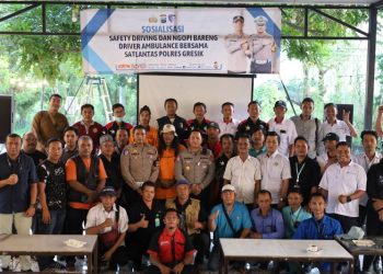 Tingkatkan Keselamatan di Jalan, Satlantas Polres Gresik Gelar Sosialisasi Safety Driving Bersama Driver Ambulans