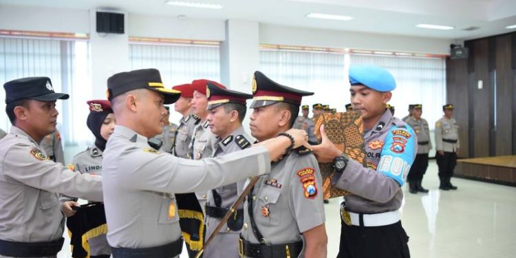 Polres Gresik Gelar Serah Terima Jabatan Kasat Resnarkoba dan Kasat Tahti Polres Gresik