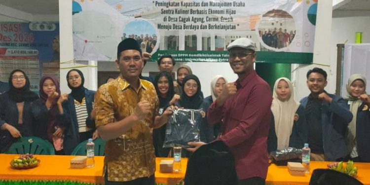 KKN Spesial Mahasiswa, Warga Desa Cagakagung Ketiban Berkah 9 Unit Kontainer Foodcourt
