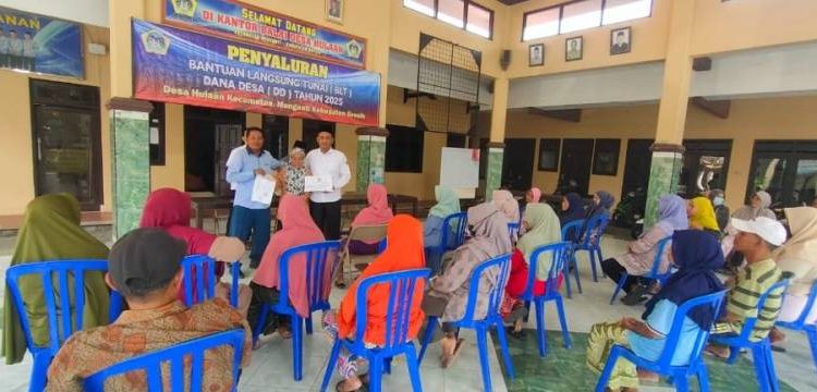 Pemdes Hulaan Bagikan BLT untuk 58 KPM, Kades Hulaan: Gunakan Untuk Beli Kebutuhan Pokok