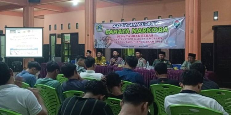 Kenalkan Bahaya Narkoba, Pemdes Tambak Beras dan Polsek Cerme Gelar Sosialisasi