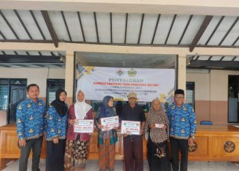 Pemdes Sekargadung Dukun Bagikan BLT, Kades Berharap Manfaatkan Sebaik Mungkin Untuk Kebutuhan Bahan Pokok