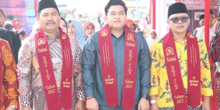 Ketua dan Dua Anggota DPRD Gresik Kompak Acungi Jempol Gelaran Festival Karya Siswa SD se-Kecamatan Bungah