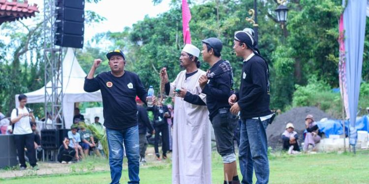 Sentil Pengangguran, Teater Jurnalis Gresik Kembali Ramaikan Gelaran Festival Nasi Krawu KWG di WaGos