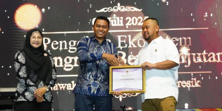 Bupati Gresik Apresiasi Petrokimia Gresik Pada Program “Nawakarsa Award Pesona Gresik 2025”