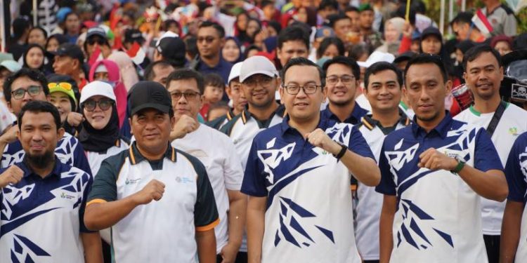 Peringati HUT Ke-53 Petrokimia Gresik & Sambut HUT Kemerdekaan RI Ke-80, Petrokimia Gresik Gelar Jalan Sehat Bersama Ribuan Warga Gunungsari dan Babat
