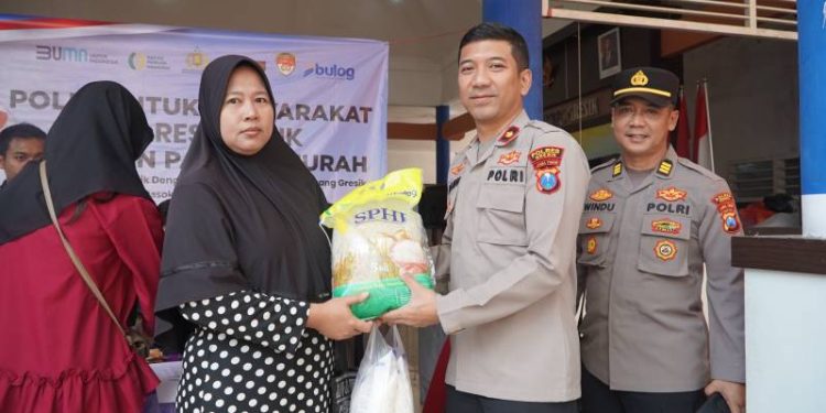 Peduli Masyarakat, Polres Gresik Gelar Gerakan Pangan Murah