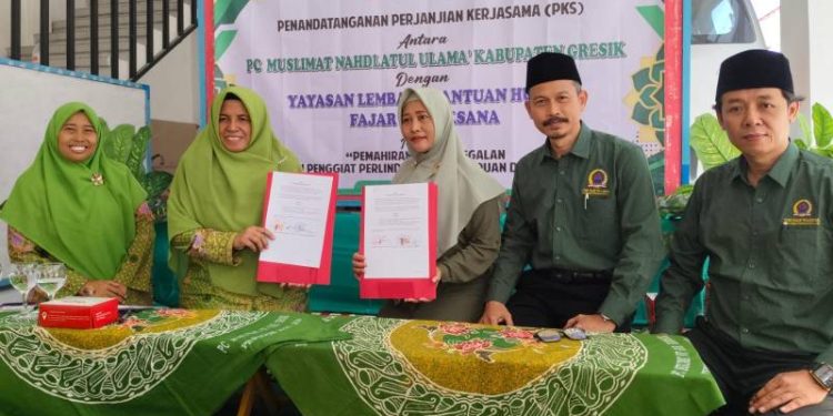 YLBH Fajar Trilaksana dan PC Muslimat NU Gresik Jalin MoU, Fokus Pemahiran Paralegal hingga Perlindungan Anak