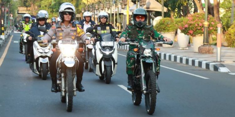 Pastikan Keamanan Masyarakat, Polres Gresik Bersama Kodim 0817 Gelar Patroli Sekala Besar