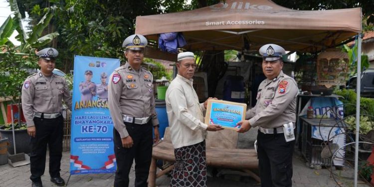 Sambut Hari Lalu Lintas ke-70, Satlantas Polres Gresik Anjangsana ke Sejumlah Purnawirawan