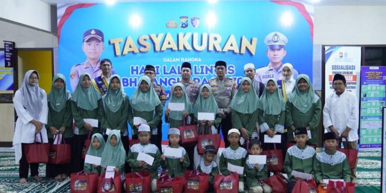 Harlantas Bhayangkara ke-70, Satlantas Polres Gresik Gelar Tasyakuran dan Beri Penghargaan Anggota Berprestasi