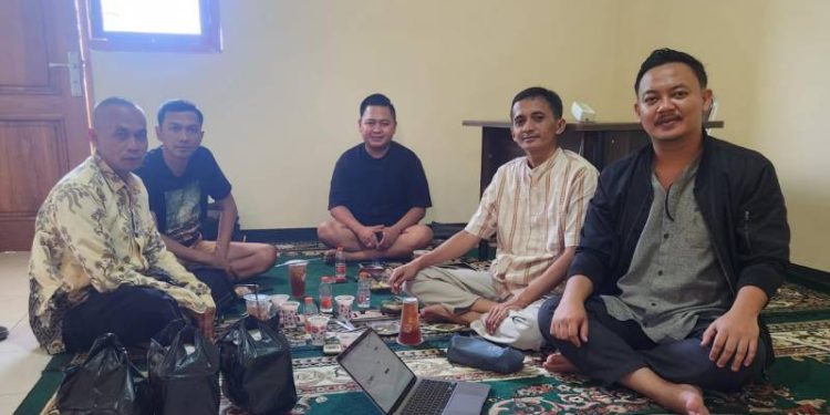 Ketua PENGDA Jawa Timur Gus Rahman Silaturahmi ke KH. Dawami Plumpungrejo Kademangan Blitar